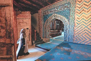 Selçuklu mimarisinin ışığını kadraja yansıtıyor