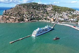 Seven Seas Voyager kruvaziyeri Alanya Limanı'na yanaştı