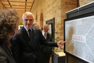 Sezai Karakoç'un ilk kez sergilenen arşivi, Rami Kütüphanesi'nde ziyarete açıldı