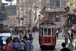 SON DAKİKA: Beyoğlu'nda toplantı ve gösteri yürüyüşleri 1 gün süreyle yasaklandı