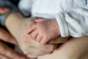 Son dakika: Doğum izni süresi uzatıldı, yeni haklar geldi! Resmi Gazete'de yayımlandı
