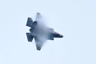 SON DAKİKA: Dünyada bir ilk: İran ABD’ye ait F-35’i vurdu, acil iniş yaptı
