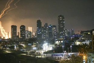 SON DAKİKA: İran'dan İsrail'e misilleme: Tel Aviv'e balistik füze saldırısı