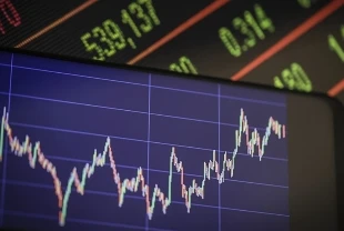S&P 500 rekora koştu: Yapay zeka hisseleri ve Fed beklentisi endeksi zirveye taşıdı