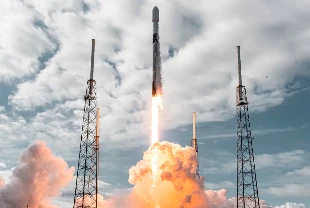 SpaceX’ten tarihi rekor: Kullanılmış roketle 500. kez uzaya çıktı