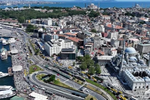 Tarihi Yarımada'da bayram yoğunluğu havadan görüntülendi!