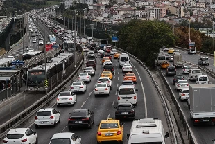Taşıt kayıtlarında dört büyük şehir öne çıktı: Yarısı İstanbul, Ankara, İzmir ve Antalya'da