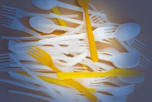 Tek kullanımlık plastik ürünlerde kademeli kısıtlama başlıyor