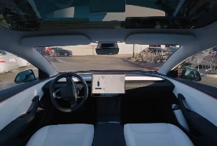 Tesla’dan 8 milyar millik otonom sürüş rekoru