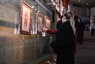 Tezhip ve kat’ıyı zarafetle buluşturuyor