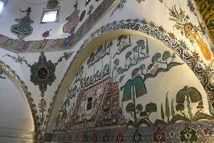 Tokat'taki tarihi cami kalem işi süslemeleriyle ön planda