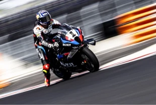 Toprak Razgatlıoğlu, Superbike Macaristan ayağının ilk yarışını kazandı