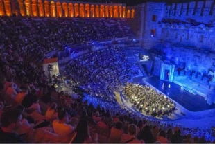 Tosca operası Aspendos Antik Tiyatrosu'nun tarihi atmosferinde sahnelendi