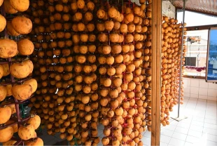 Trabzon hurmasını kendi geliştirdiği makineyle kurutarak kazancını ikiye katladı