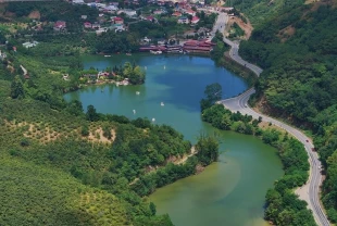 Trabzon'daki Sera Gölü'nde turizm hareketliliği yaşanıyor
