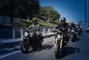 Trafikte yeni kural: Bugün yürürlüğe girdi! Motosiklet sürücü ve yolcularına koruyucu eldiven şartı