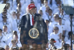 Trump İngiltere'yi uyardı: 'Norveç servet kazanıyor, kuzeydeki petrolü kullanın'