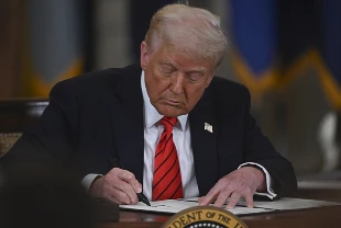 Trump'tan yeni tarife adımı: İthal çip ve yarı iletkenlere yüzde 100 vergi