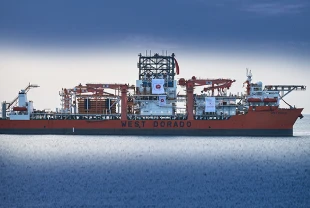 Tükiye'nin enerji filosu genişliyor: 6'ncı gemi Mersin'e ulaştı