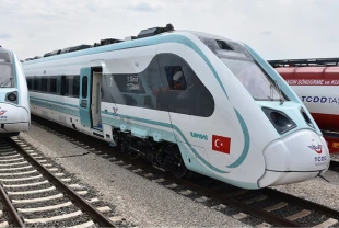 TÜRASAŞ üretimde rekora koşuyor: Bir haftada 2 milli tren setini teslim etti