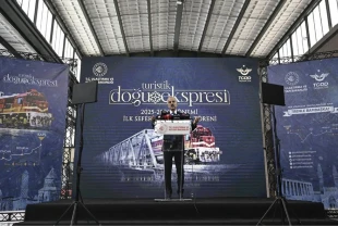 Turistik Doğu Ekspresi'nin yeni sezondaki ilk seferi uğurlandı