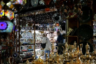 Turizmde yeni rekor: Hediyelik eşya geliri ilk kez 1 milyar doları geçti