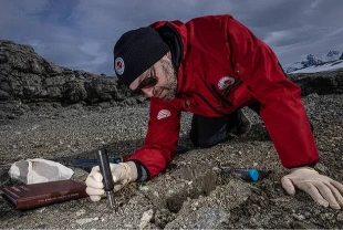 Türk bilim insanları Antarktika'daki araştırmalarıyla sağlık ve tarıma ışık tutuyor