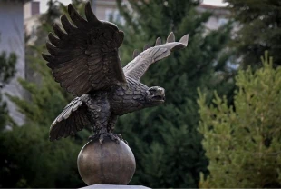 Türk birliğini simgeliyor: 650 kg bronz kullanıldı