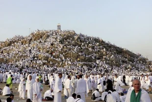Türk hacı adaylarının Arafat'a intikali başladı