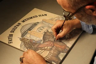 Türk tarihini 27 metrelik çini eserle anlattı