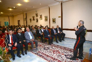 Türkiye'nin ilk astronotu Alper Gezeravcı Bakü'de gençlerle buluştu