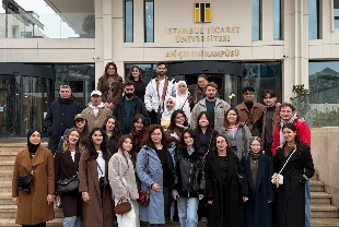 Uluslararası öğrencilere oryantasyon