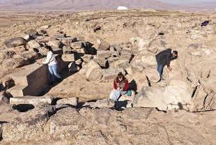 Van'daki Körzüt Kalesi'nde giriş yolu bulundu