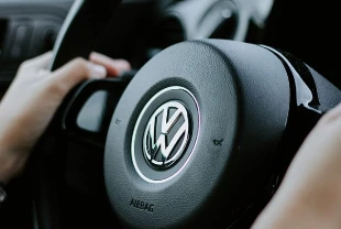 Volkswagen’in karı 2025’te yarı yarıya eridi! Yüzde 53 geriledi