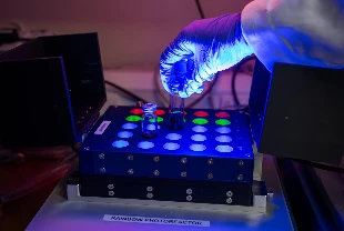 Yapay zeka ve ışıkla ilaç üretiminde hız ve maliyet avantajı