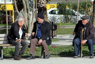 Yaşlı nüfus artıyor: 2050’de nüfusun dörtte biri 65 üstü olacak