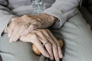 Yaşlılara bakım sigortası geliyor: 2026’da sağlık ve bakım giderleri güvence altına alınacak