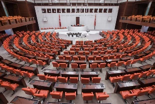 Yeni yargı paketi ekimde Meclis'te: Trafikte yol kesmenin cezası artacak
