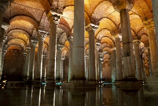 Yerebatan Sarnıcı'nı hafta sonu yaklaşık 25 bin kişi ziyaret etti