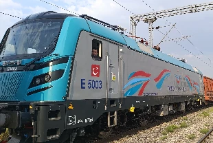 Yerli ve milli lokomotif raylarda: İlk ticari seferini yaptı