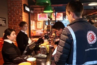 Zorunlu bahşiş yasağına aykırı uygulama iddiası: Ticaret Bakanlığı devrede