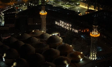 400 yıllık gelenek sürüyor! Ulu Cami mahya ile aydınlatıldı