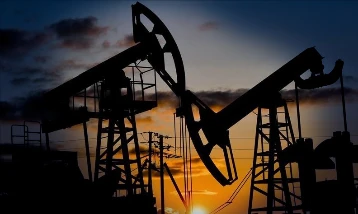 ABD, petrol tahminlerini yukarı yönlü revize etti