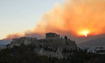 Atina yakınlarında yangın çıktı! Müdahale devam ediyor