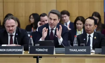 Bakan Bayraktar: Türkiye yenilenebilir enerji ve doğal gaz yatırımlarına od