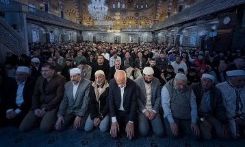 Bayram coşkusu: Tüm yurtta camiler doldu