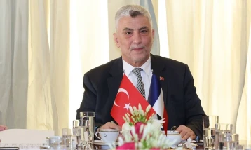 Bakan Bolat'tan Paris'te iş dünyasına mesaj