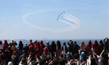 Çanakkale semalarında gurur: Türk Yıldızları’ndan gösteri uçuşu