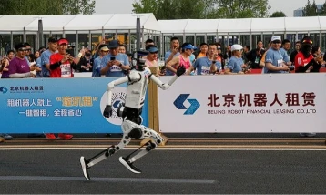 Çin'de insansı robotlar yarı maraton dünya rekorunu kırdı