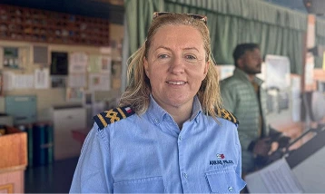 Denizcilikte bir ilk: Kadın kılavuz kaptan dev gemilere yön veriyor